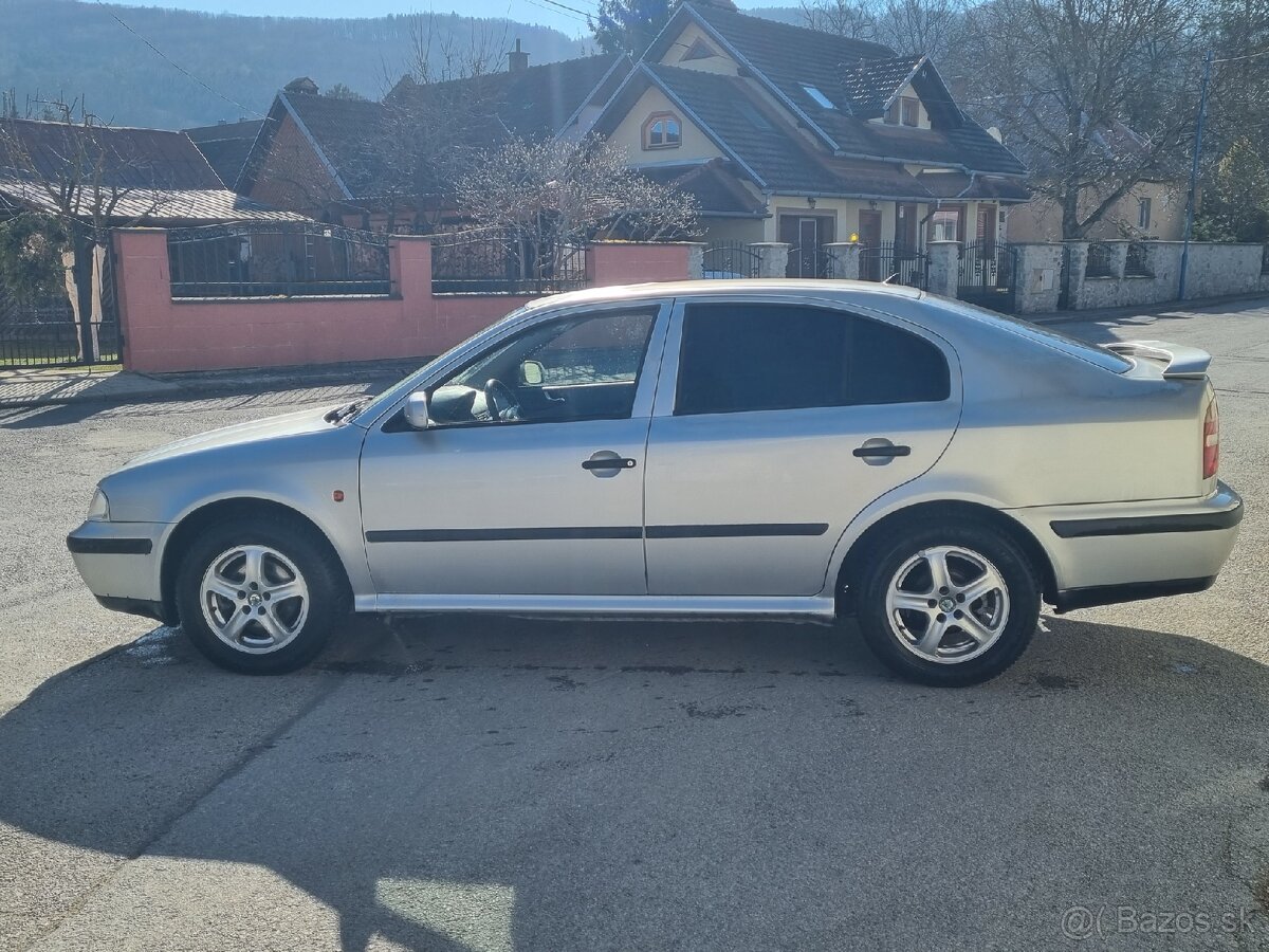 Škoda Octavia 1 Rozpredám 2.0 i - 5