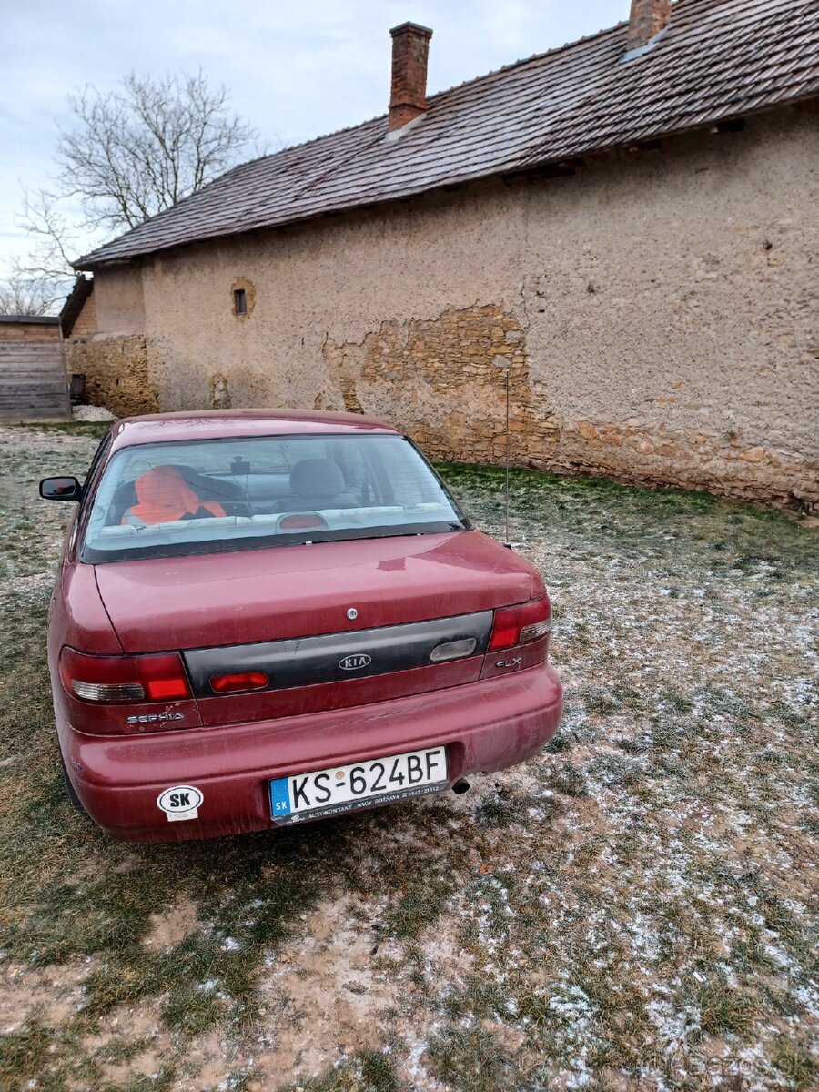 Kia Sephia 1.5 - 5