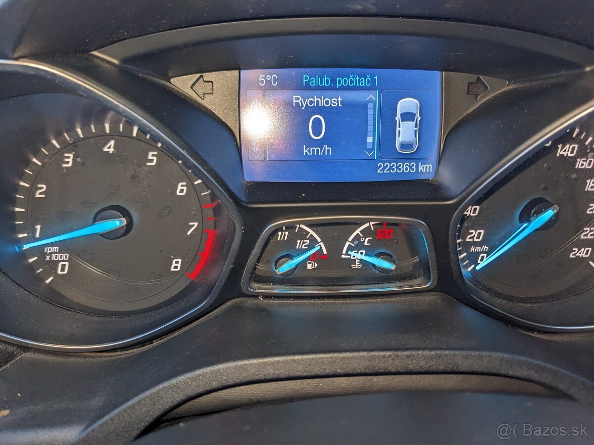 FORD KUGA Trophy X SUV 1,5 benzín - 5