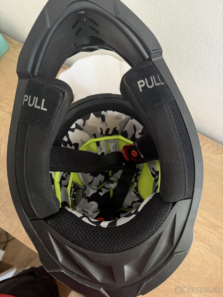 Motocross prilba
