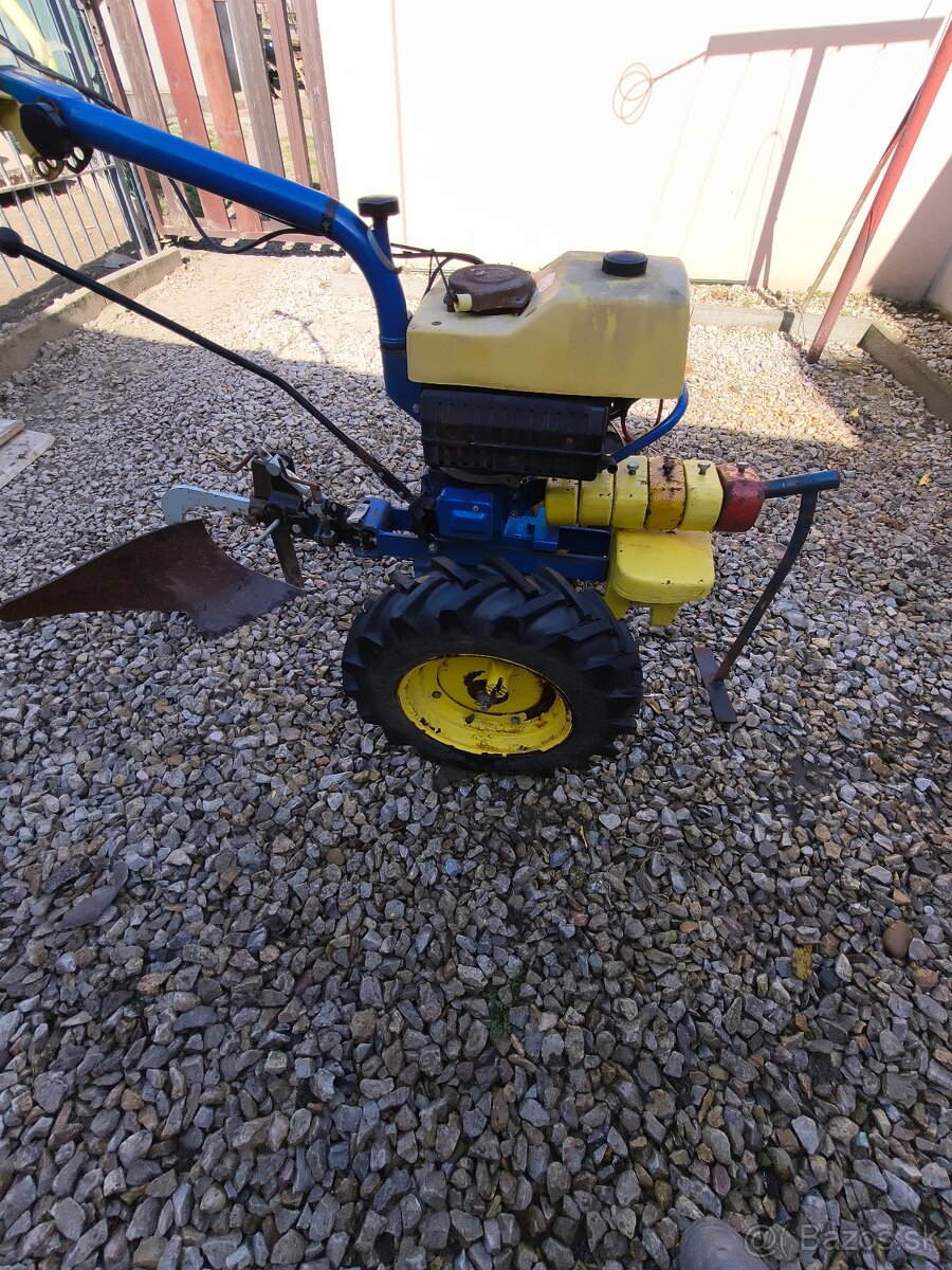 Agzat s pluhom a kultivátorom - 5