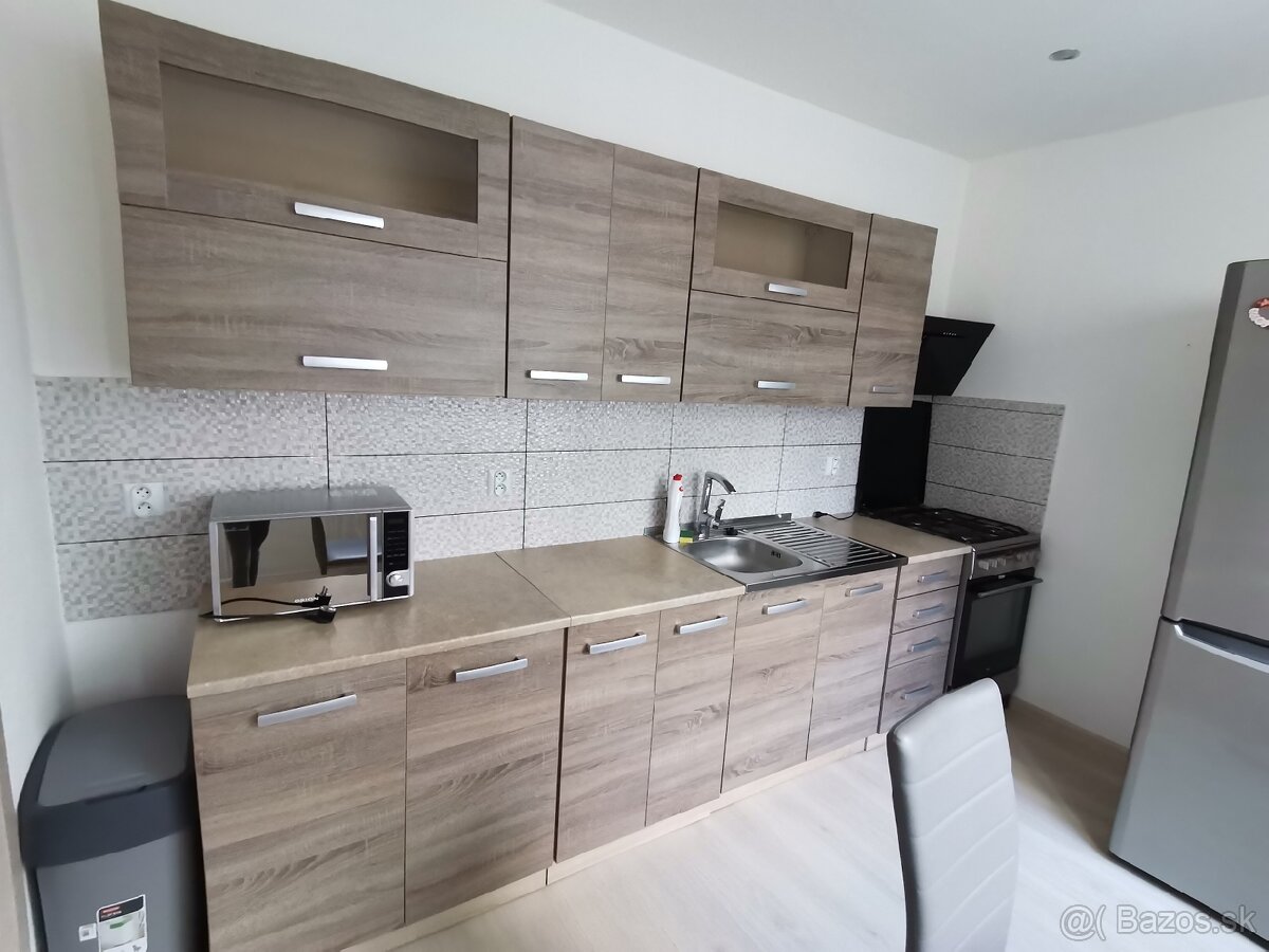 Prenájom - 3 izbový byt - 5