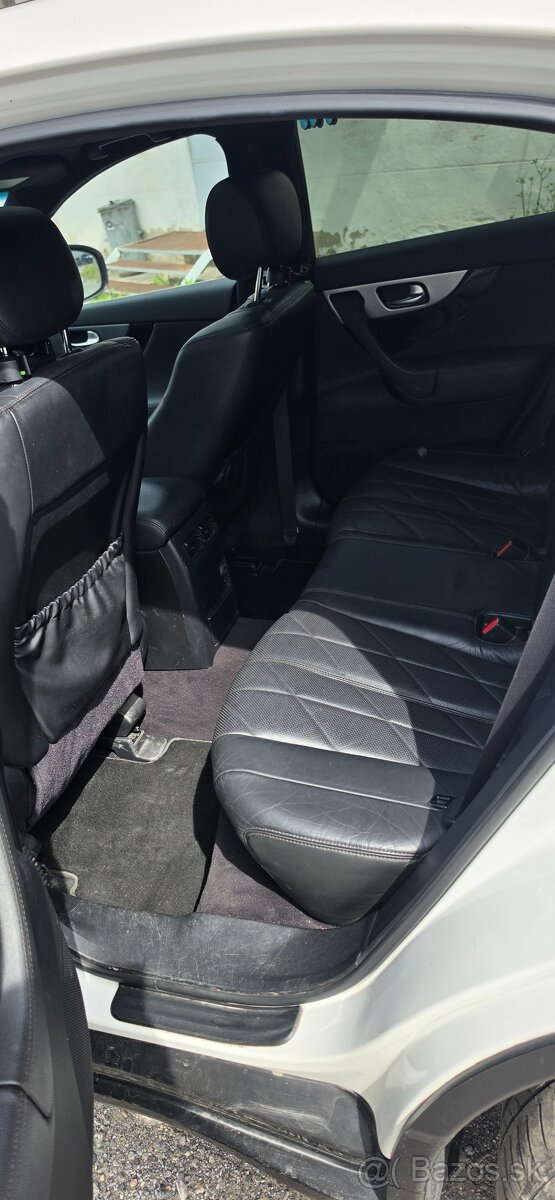 Infiniti FX30 - 5