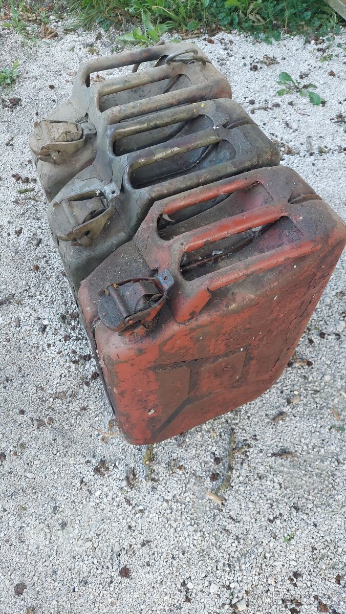 Predám plechové bandasky 20l - 5