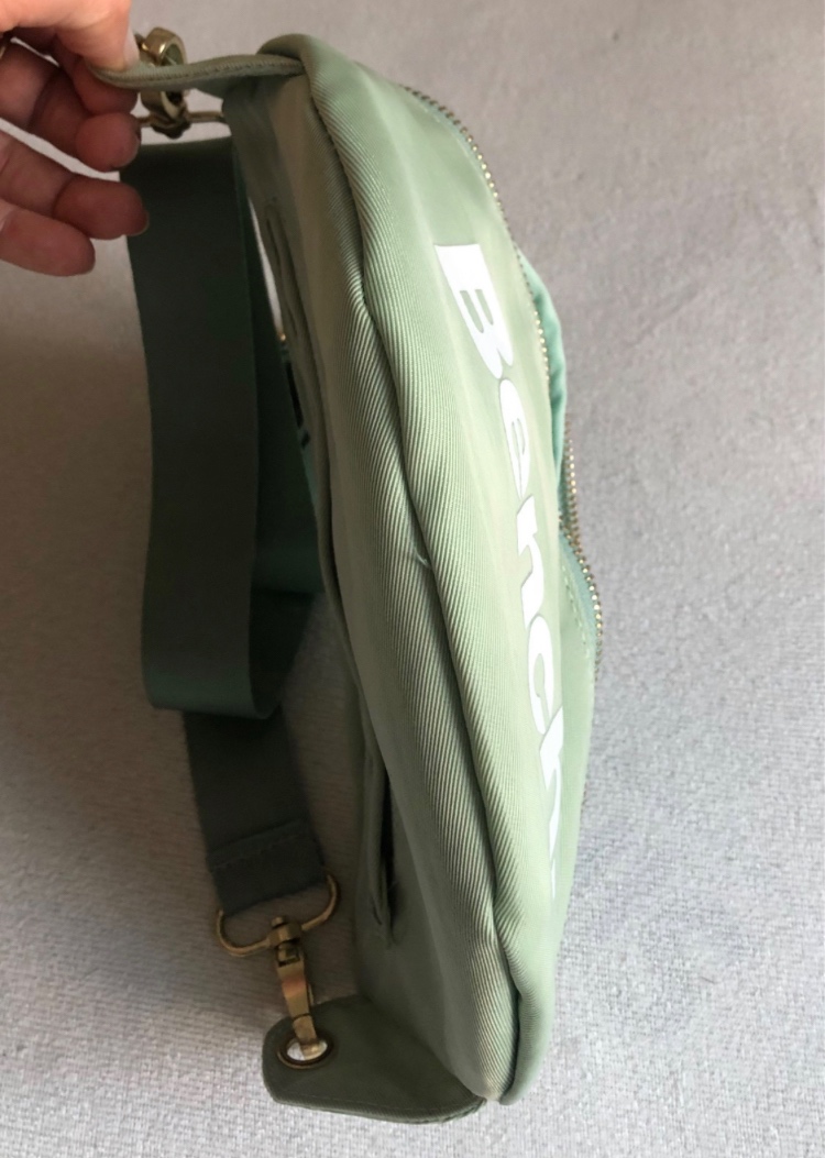 ————-—-Nová mint ľadvinka/kabelka Bench, 8 E————— - 5