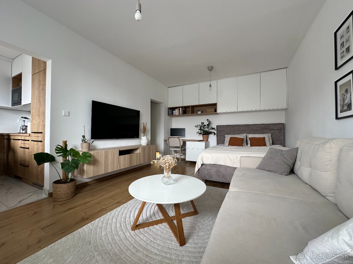 Útulný a svetlý 1-izbový byt v srdci Rače - 5