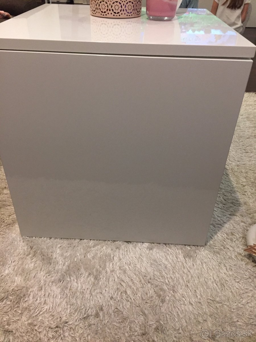 Stolíky do obývačky vo vysokom lesku - 5