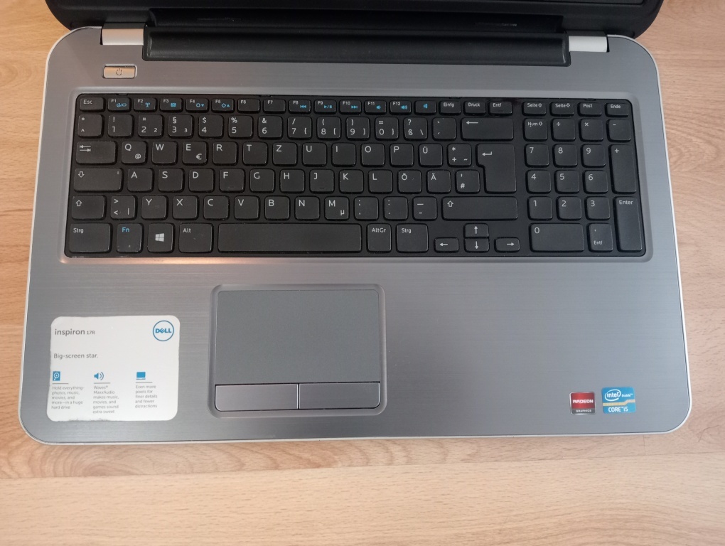 predám notebook Dell Inspiron - Intel core i5 -8gb ram - ssd - 5