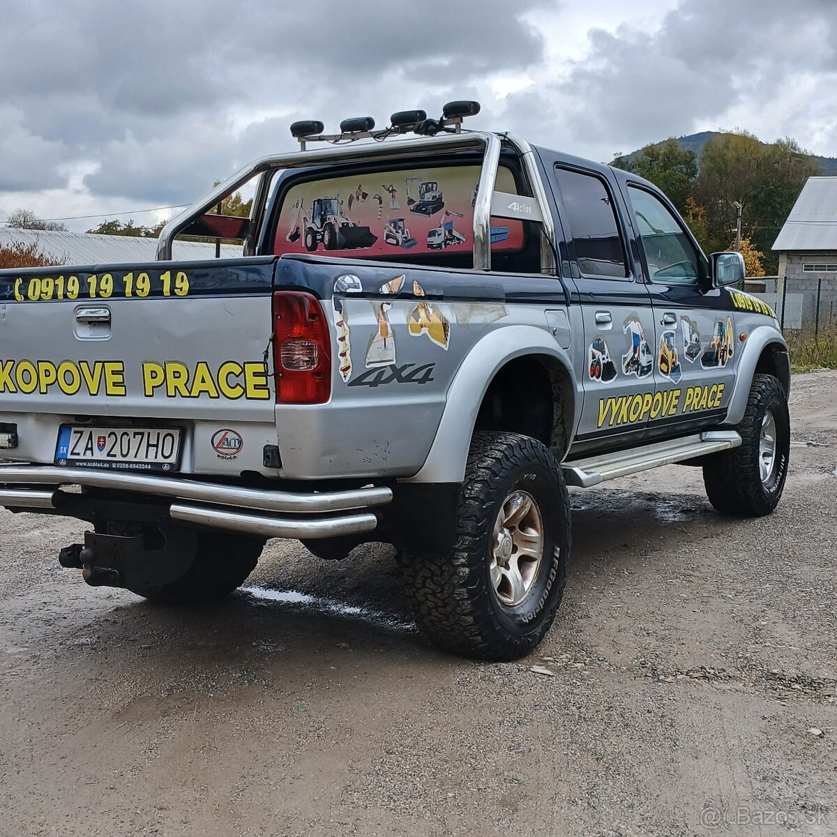 Mazda b2500. Big food. - 5