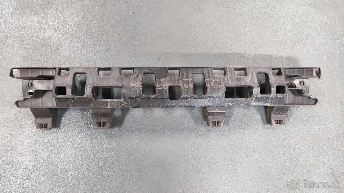 Predám zadný nárazník na Daciu Sandero - 5