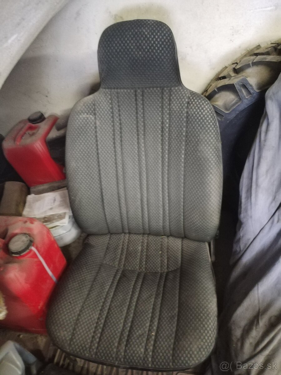Predné sedacky - 5