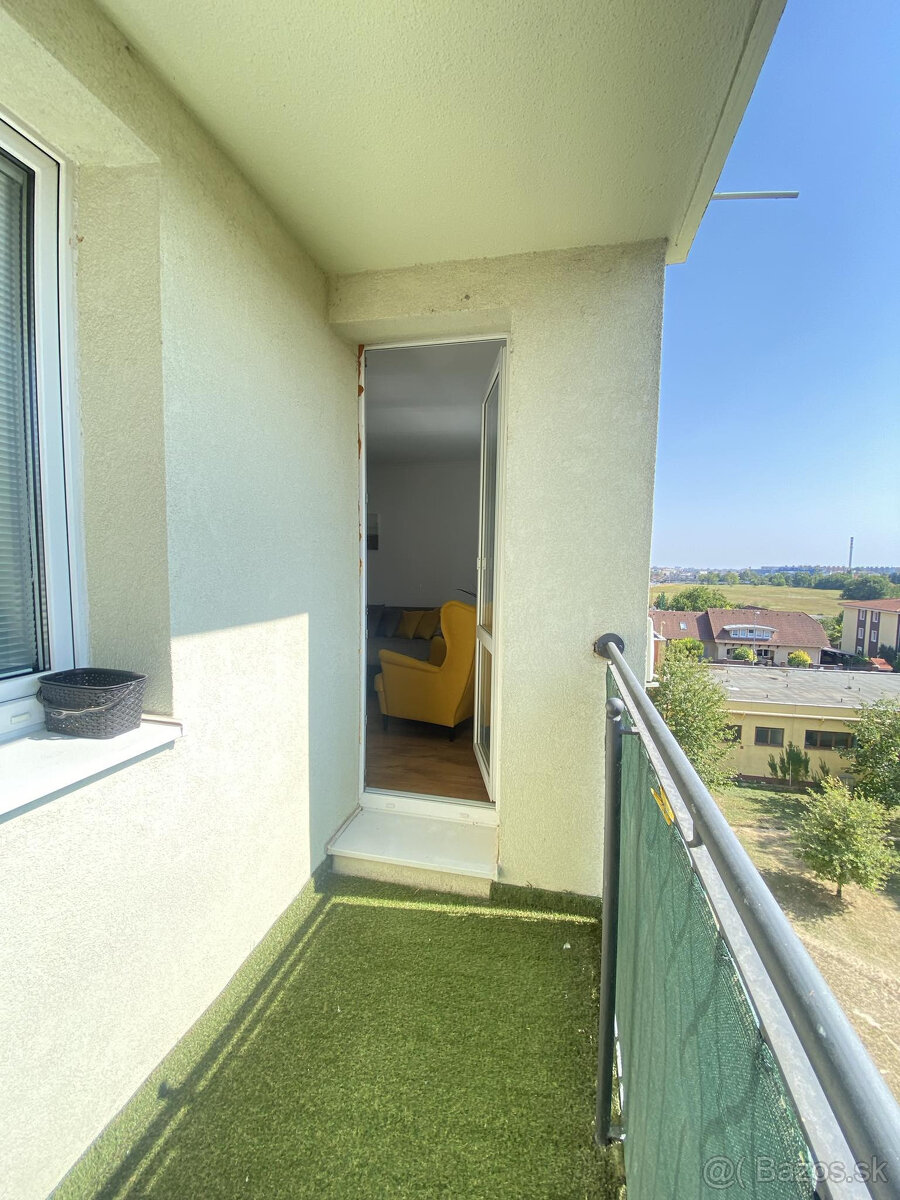 Na PREDAJ kompletne zariadený 3 izbový byt po rekonštrukc - 5