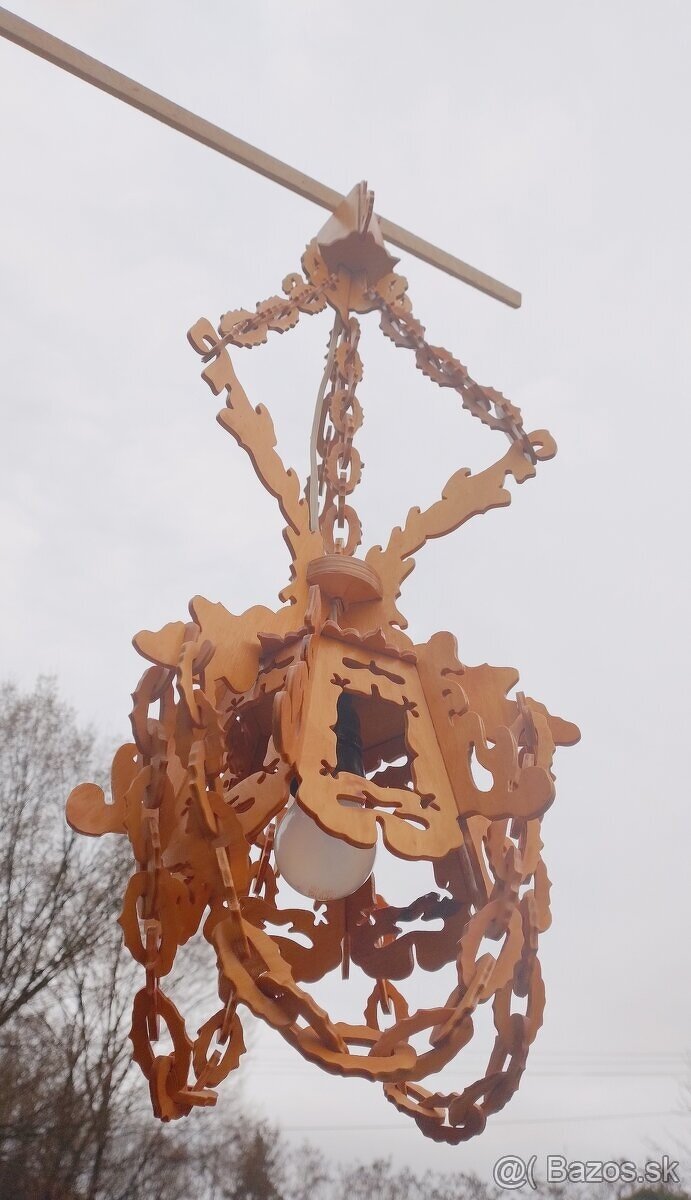 Drevena retazova lampa vhodna na chatu, chalupu - 5