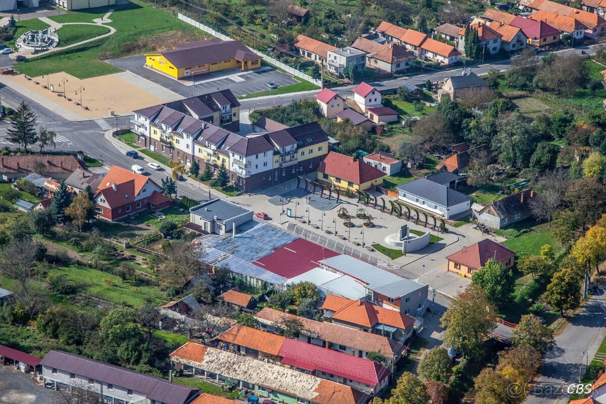 STAVEBNÝ POZEMOK KOZÁROVCE 37500 EUR - 5