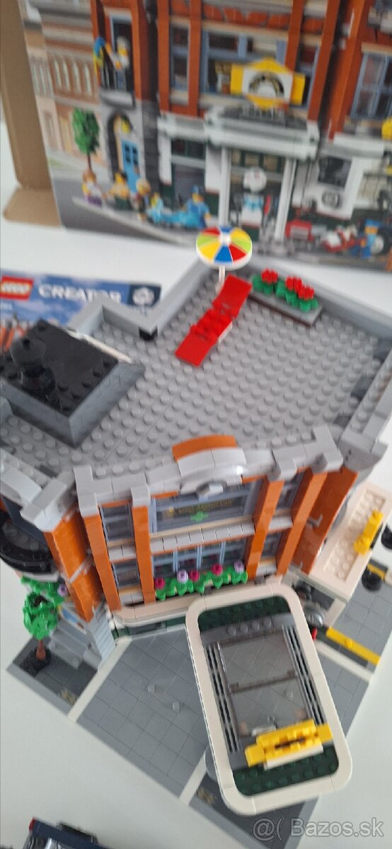 Lego Creator Expert Rohova garáž 10264 - 5