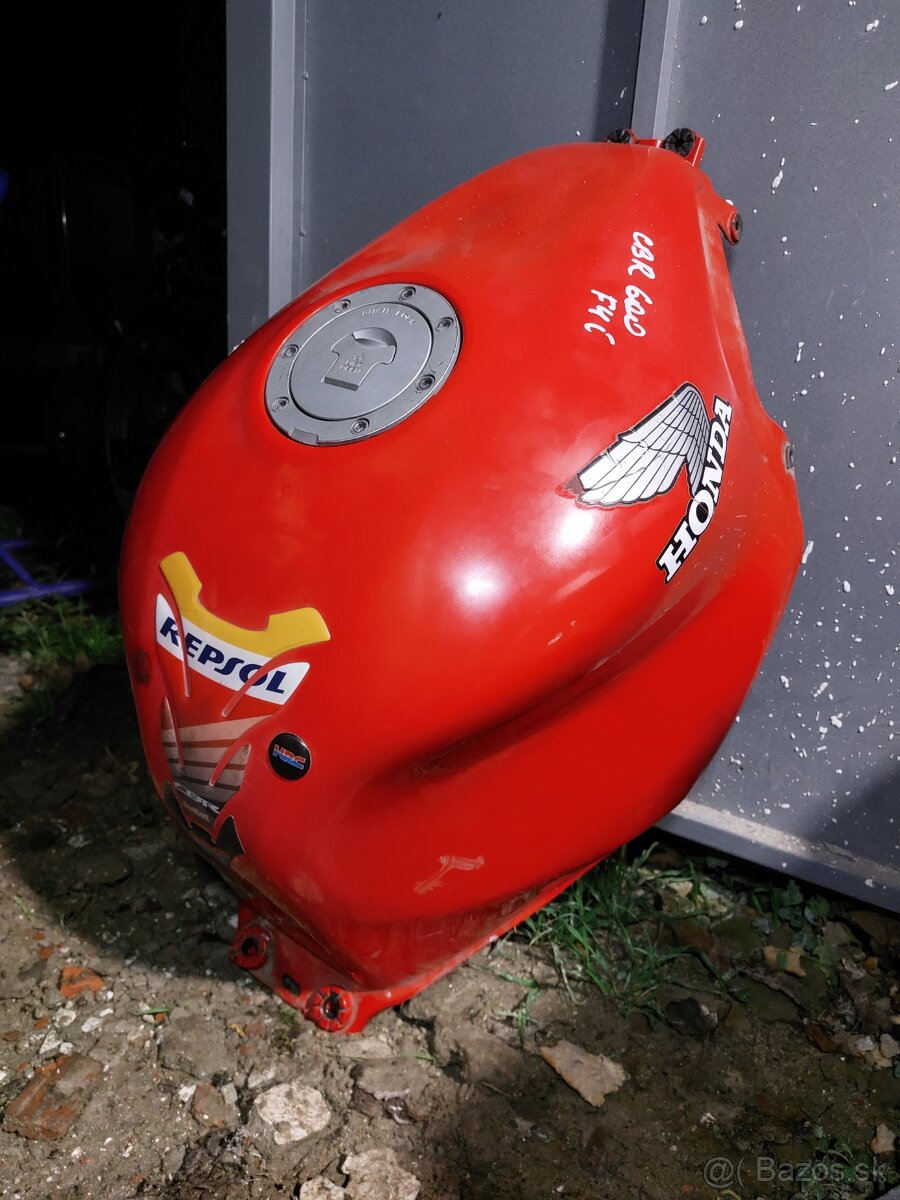 Predám nádrž honda cbr600f4i - 5