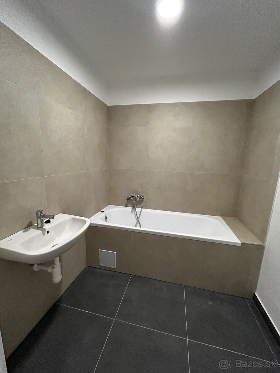 2- a 3- izbové byty do nájmu v Obytnom súbore Benát - 5