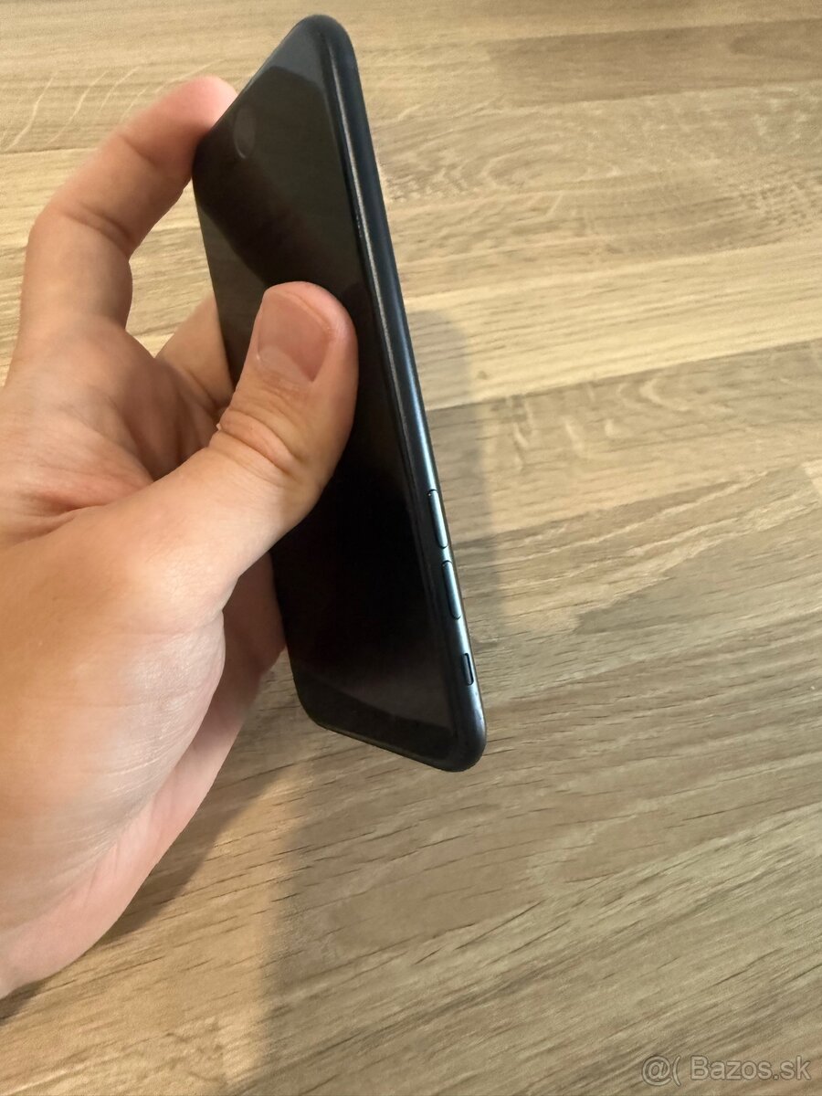 Predám Apple iPhone se 2022 64GB - 5
