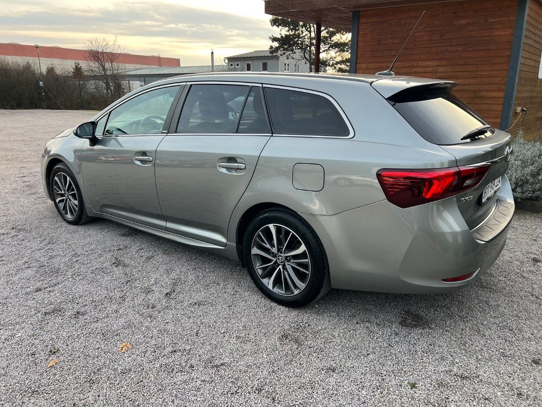 Toyota Avensis Combi 2.0 D-4D S&S Executive - 5
