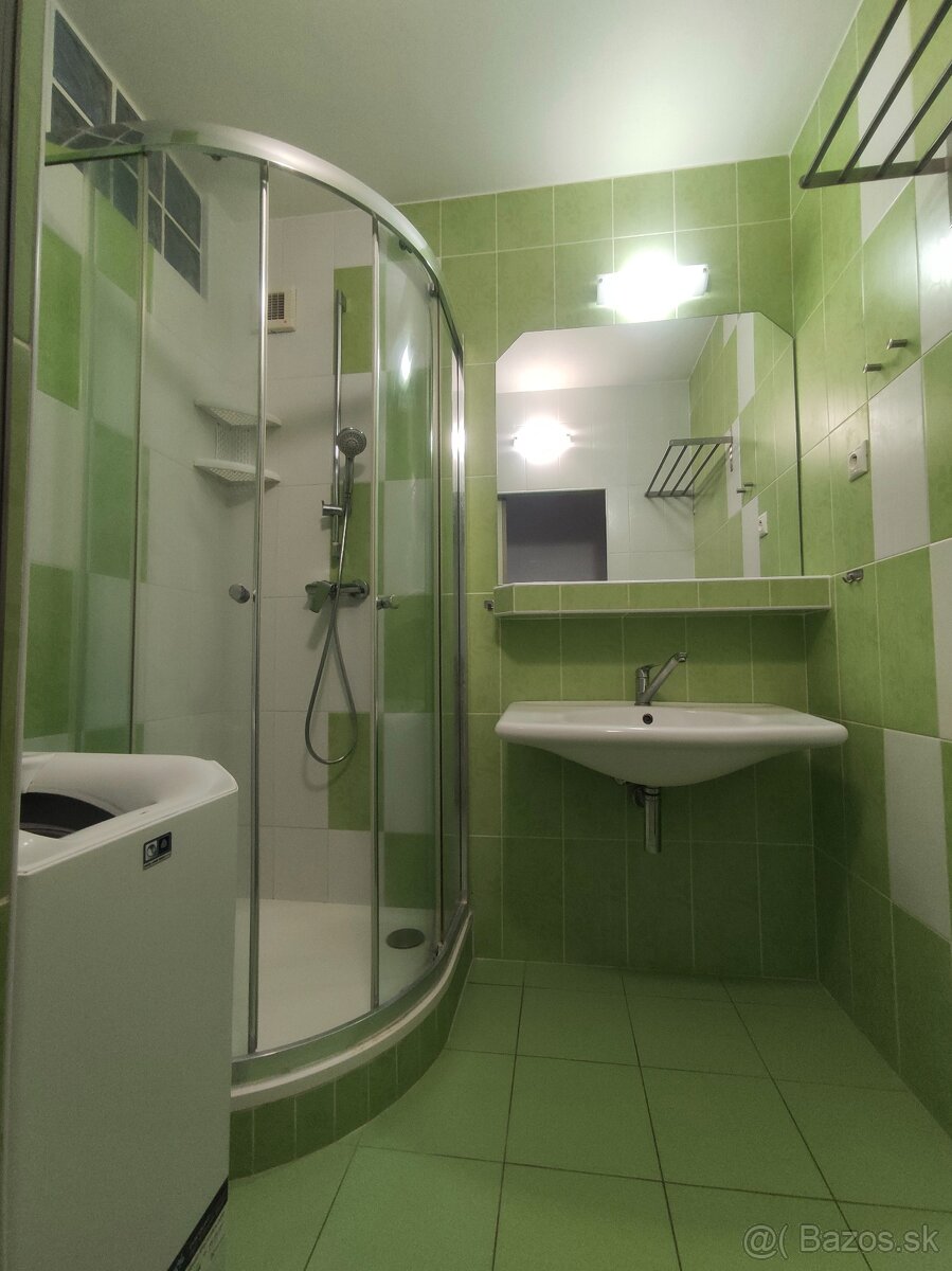 Na prenajom 3 izbovy byt - 5