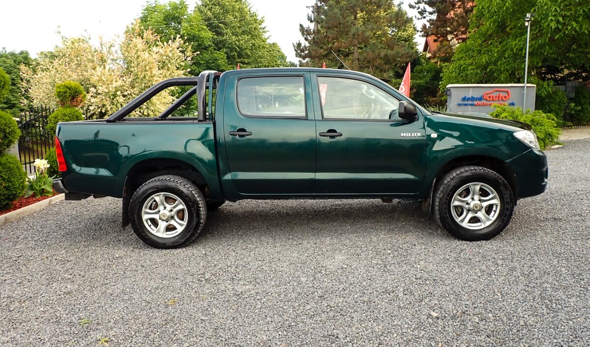 TOYOTA HILUX 2.5 D-4D Country 2011 106kW 180tis km, STK