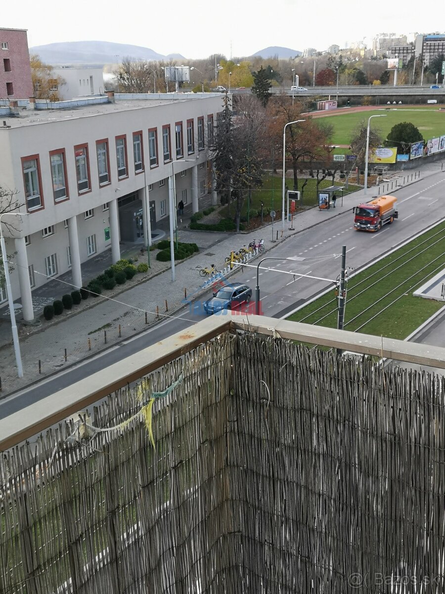 Nábr. DUNAJA, NOVOSTAVBA zariad. 2- IZB BYT, menší psík môže - 5