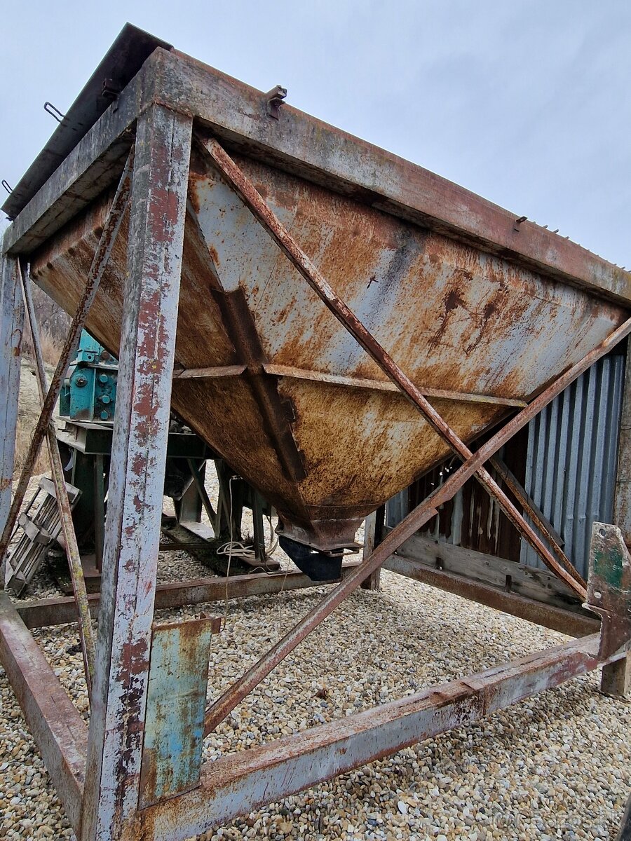 Predám násypník - cca 10 m3 - 5