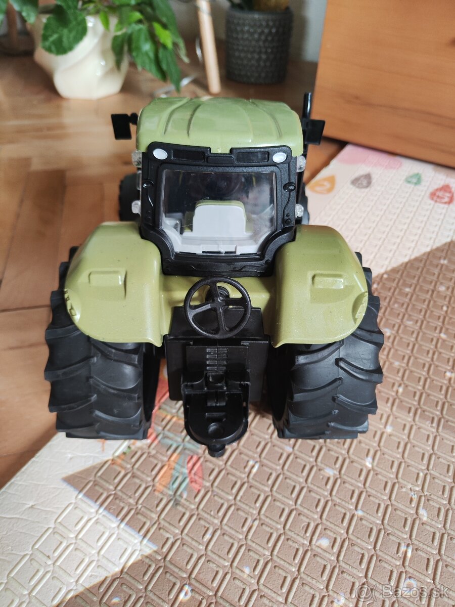 Traktor s vlečkou a prednou lyžicou - 5