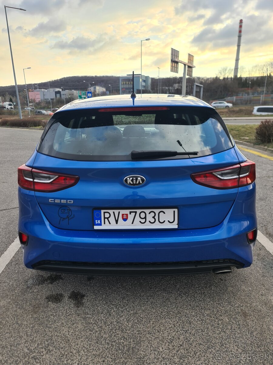 Predám Kia Ceed Amber 1.4 73 kw benzín - 5
