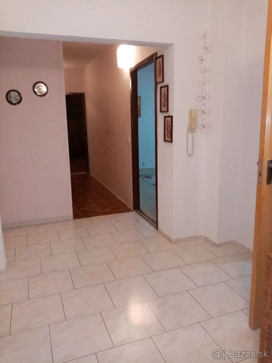 Na predaj 4 izbový byt Brezová pod Bradlom - 5