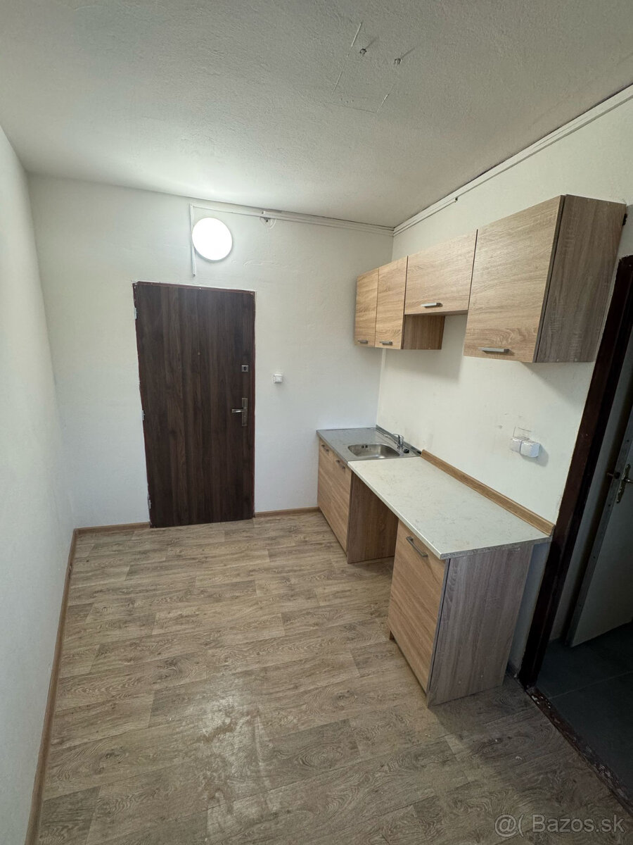 Predám 1 izb. byt v Žiari nad Hronom - 5