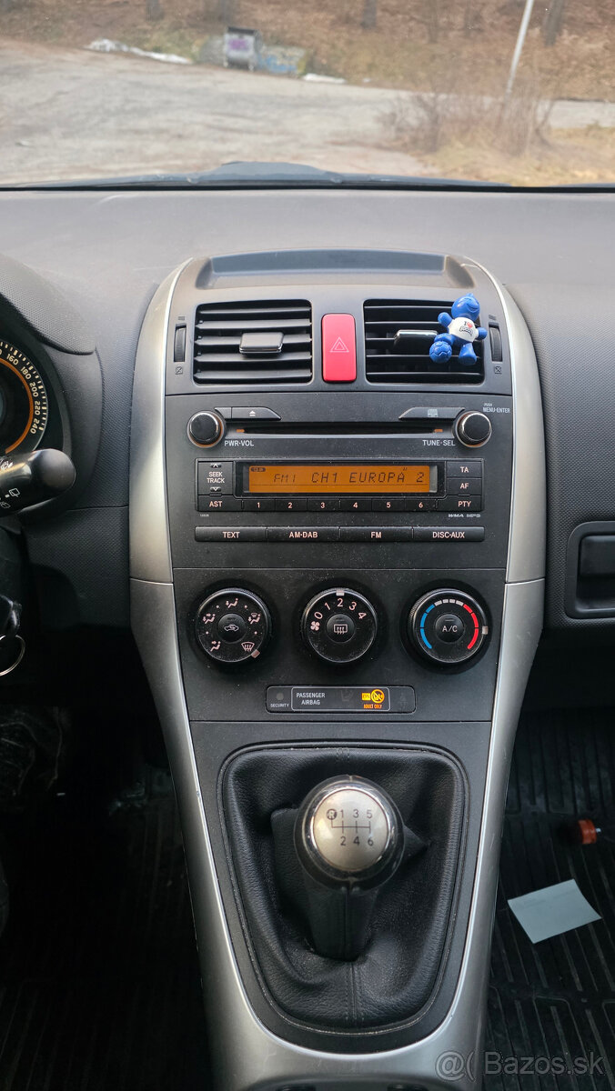 Toyota auris 2012 - 5