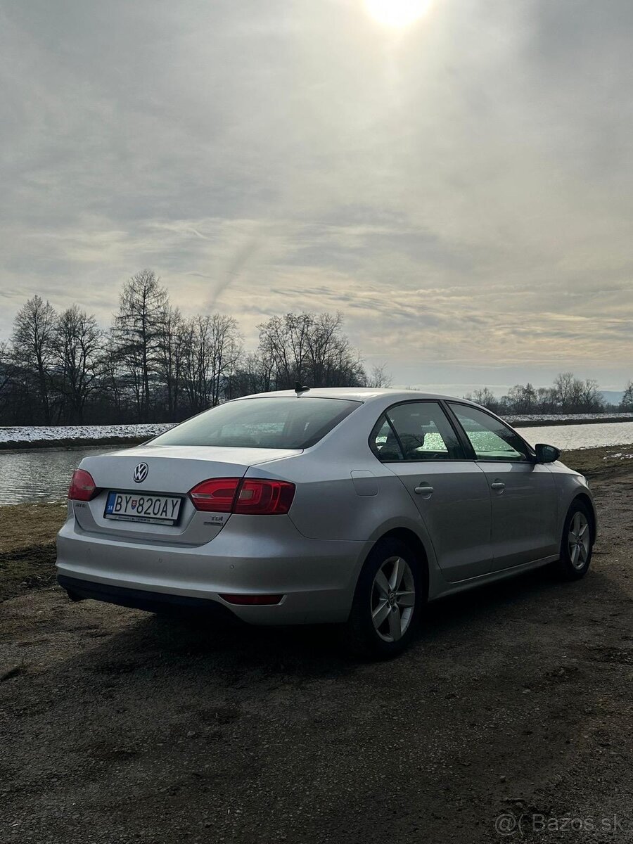 Volkswagen Jetta - 5