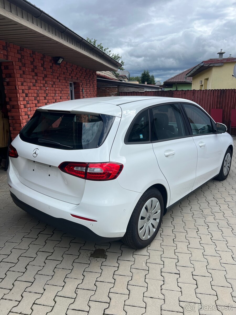 Mercedes Benz B180 - 5