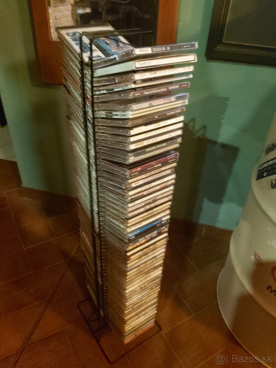 Stojan plný CD, stojan aj CD-čka - 5