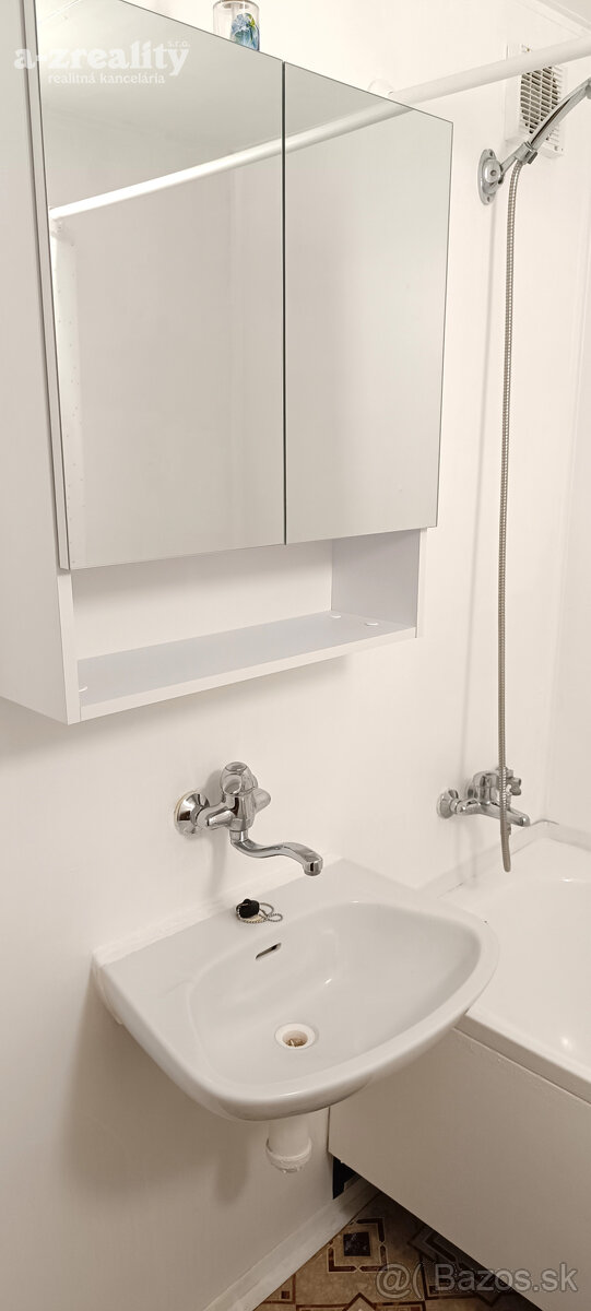 Prenájom 2 izbového bytu na sídlisku JUH v Nových Zámkoch, - 5