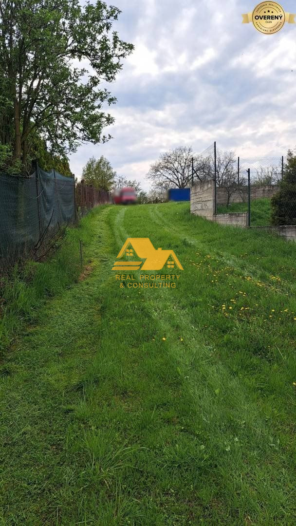 Predám stavebný pozemok v obci Trávnica - 5