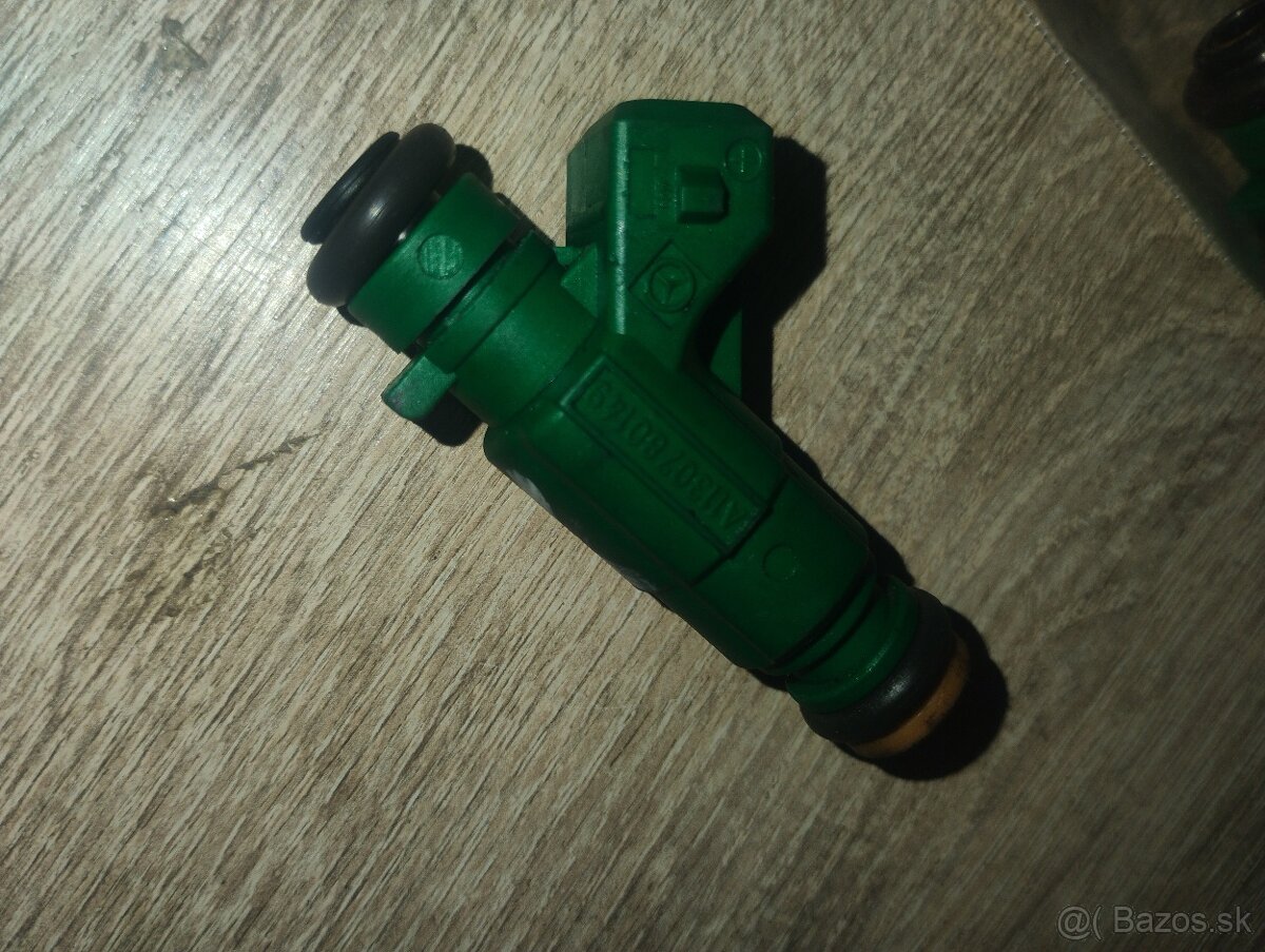 Predám vstrekovaciu rampu a vstrekovače z ML 55 AMG - 5