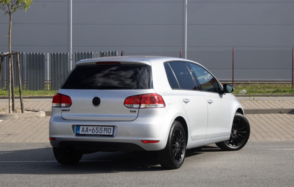 Volkswagen Golf 1.6 TDI z roku 2011 - 5