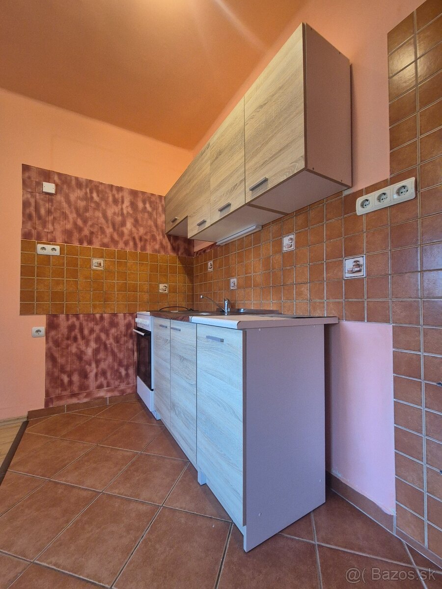 GARZÓNKA NA SEDMIČKE V KN. - 5