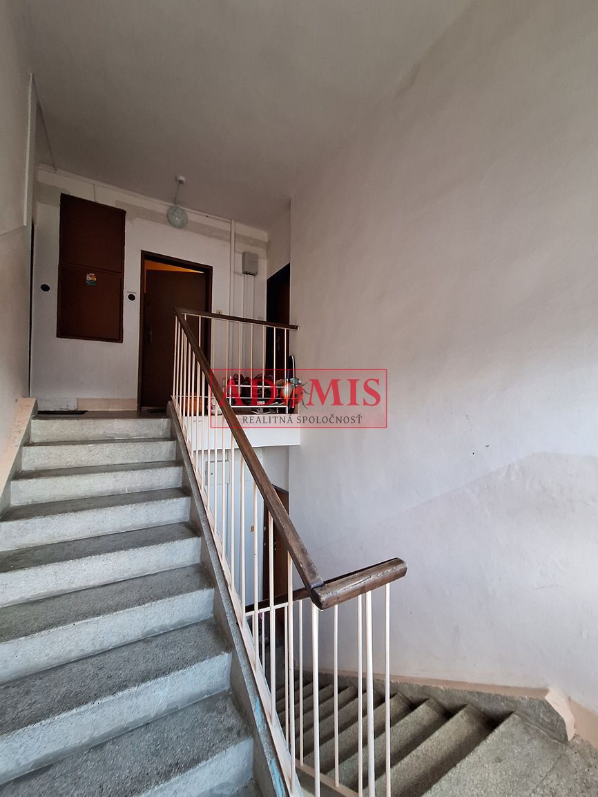 ADOMIS - predáme 2izbový tehlový byt 57m2, balkón, Podhradov - 5