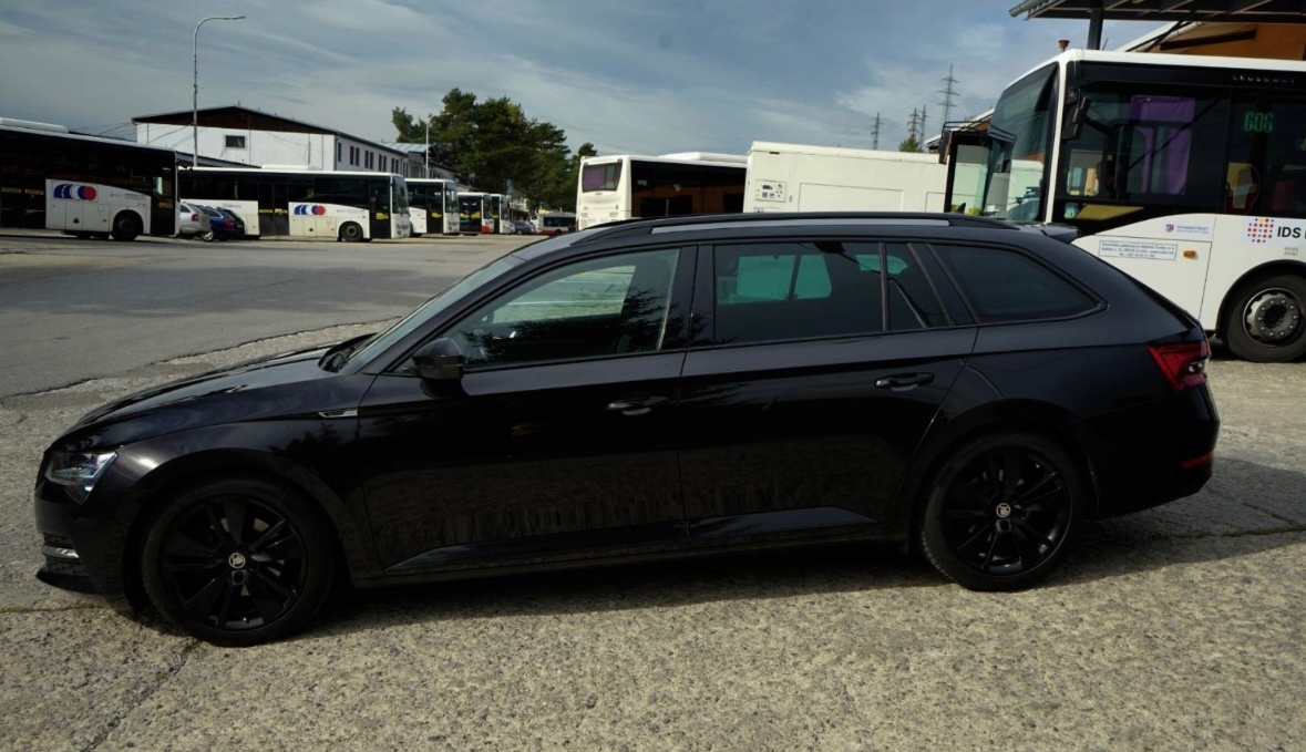 ✔️ Škoda Superb Combi 2.0 TDI Sportline DSG - 5