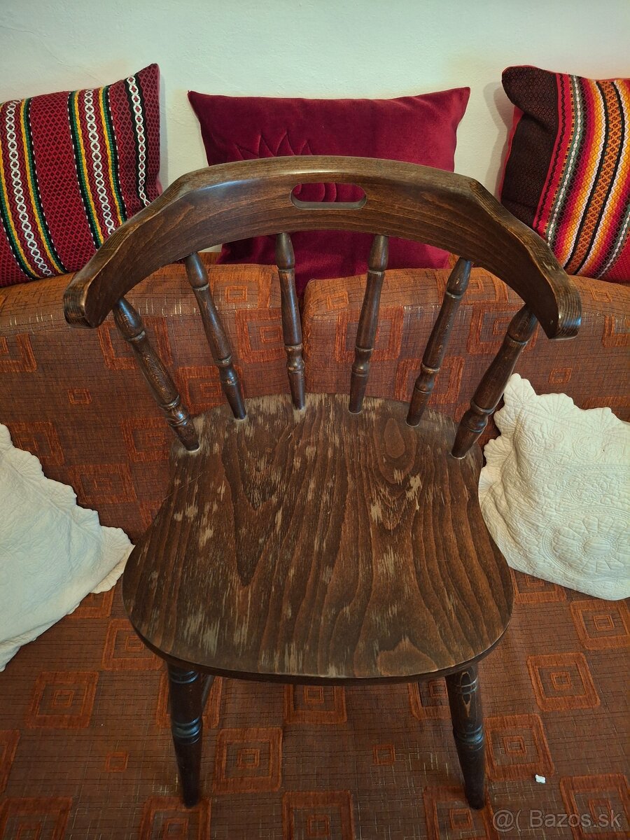 Stol a 6 ks stolicky drevene, kvalitne - 5