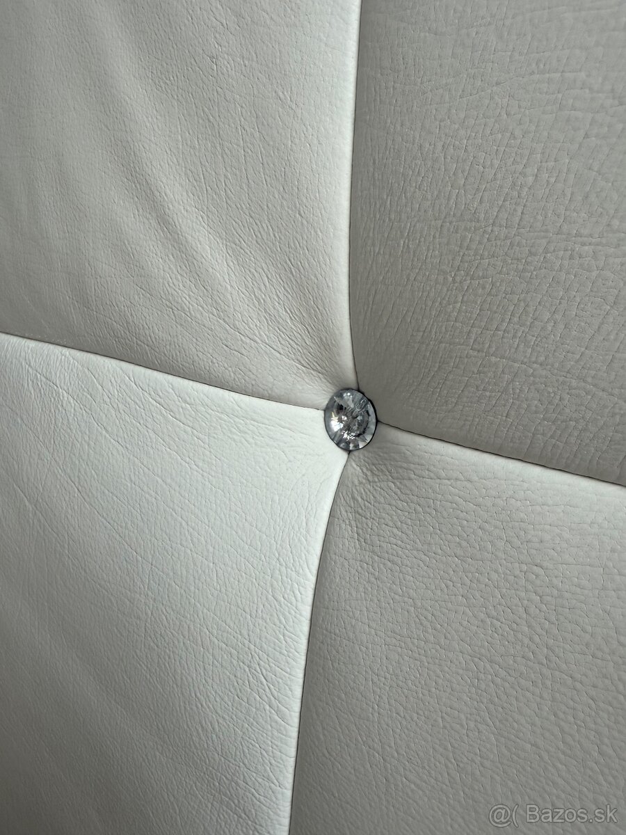 Biela kožená postel - 5