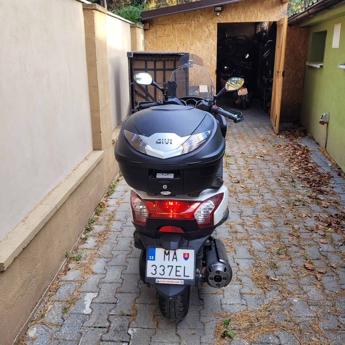Predam MAXI skuter KYMCO Downtown 125i - 5