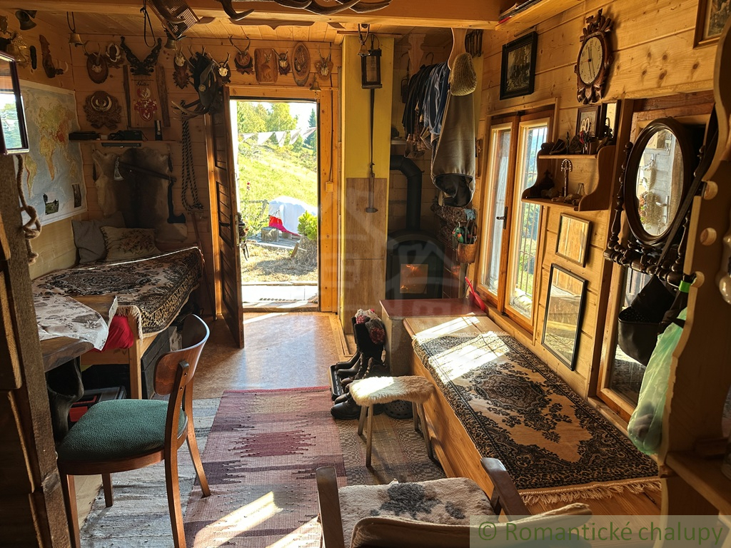 Drevenička na polosamote, obec Drábsko - 5