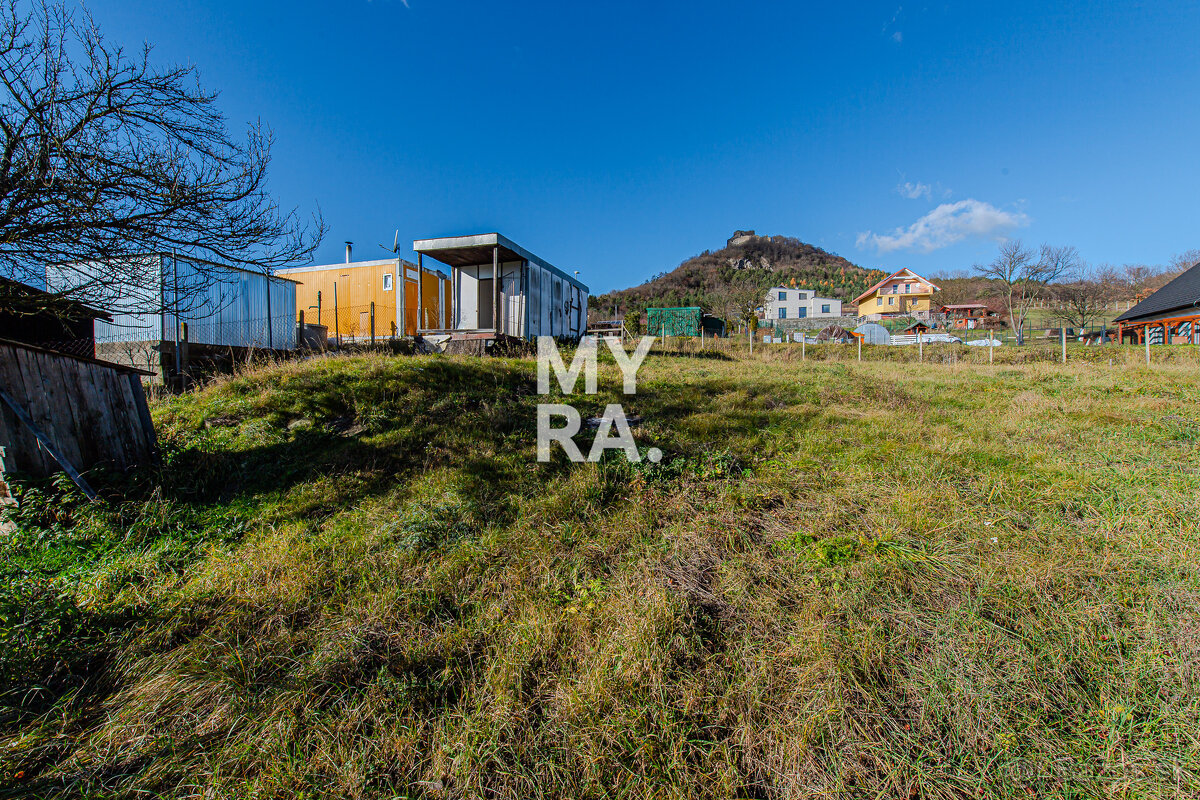 Stavebný pozemok 961 m² s projektom a stavebným povolením, K - 5