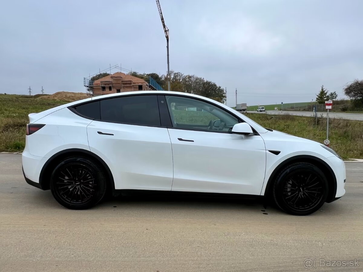 Tesla Model Y Long Range AWD (378kW) – 2023 - v záruke - 5