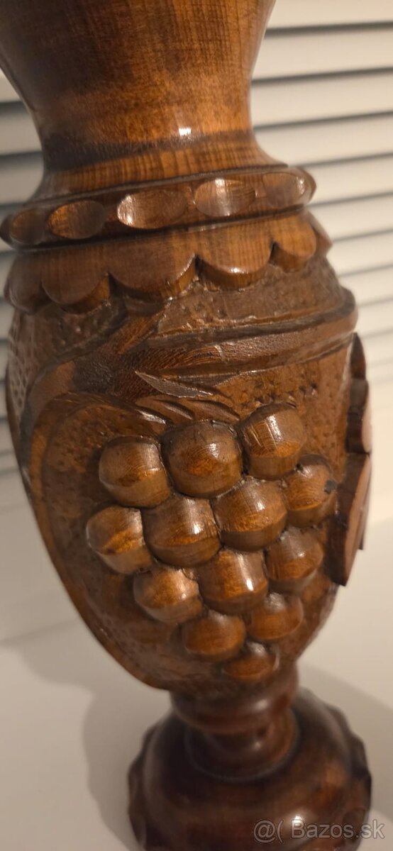 Vyrezávaná drevená váza, motív hrozno, dub - 5