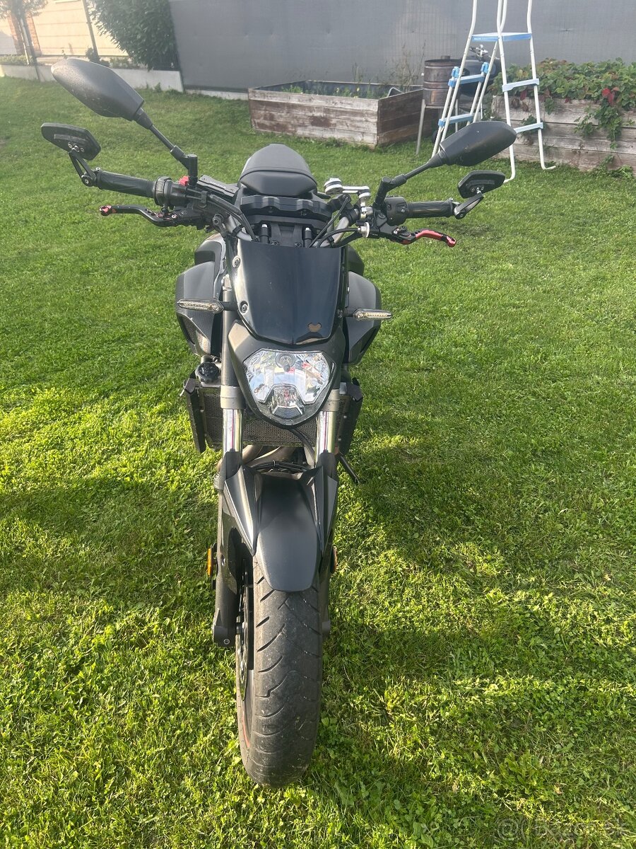 Yamaha MT 07 - 5